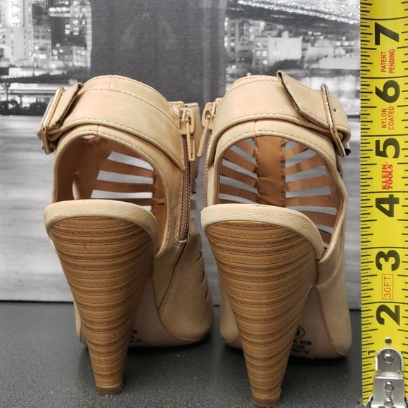 Womens Tan Buckle Bootie SZ 6 - Picture 4 of 4